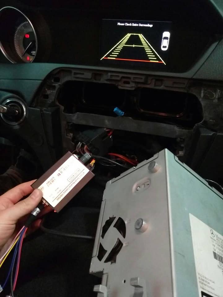 Видеоинтерфейс для подключения камеры заднего вида в Mercedes C-Class W204