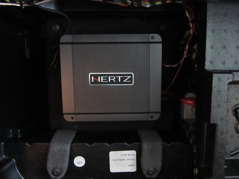 усилитель Hertz в Porsche Panamera