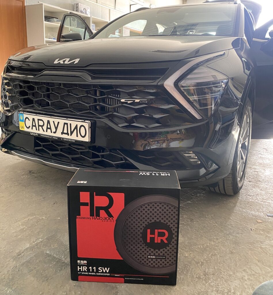Сабвуфер у нішу запасного колеса Kia Sportage 2025