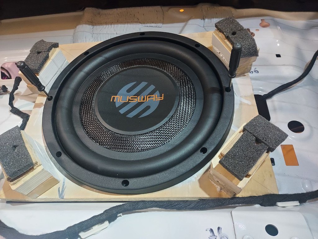 Audi A6 C7 2017 - бюджетный автозвук