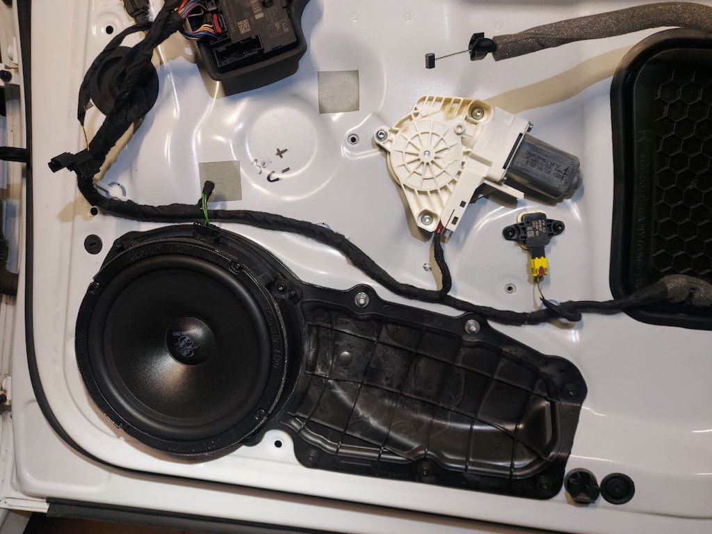 Audi A6 C7 2017 - бюджетный автозвук