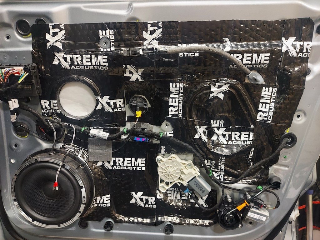 Улучшение автозвука VW Touareg