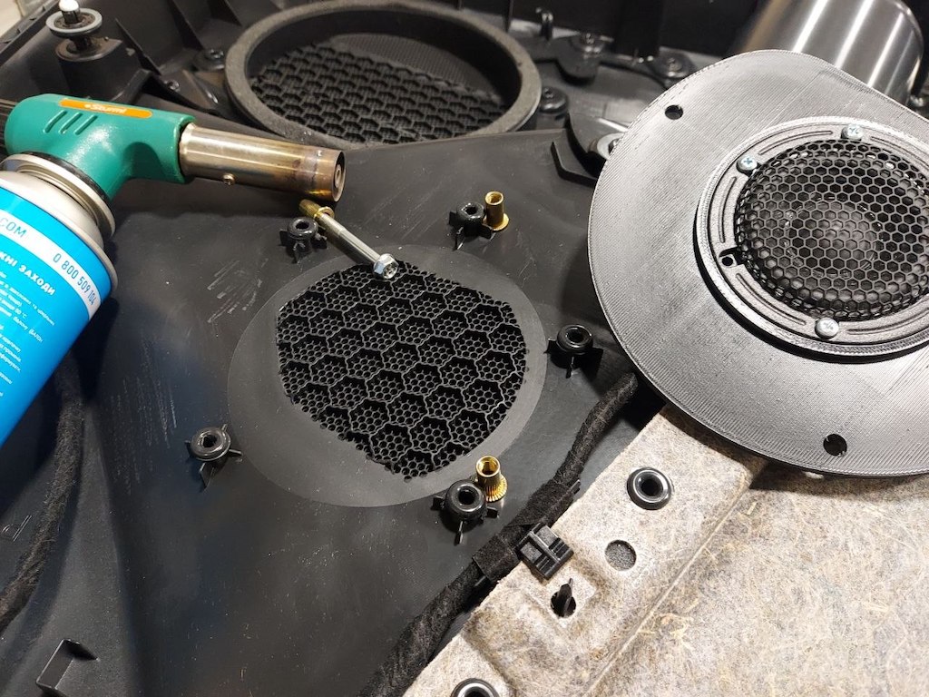 Улучшение автозвука VW Touareg