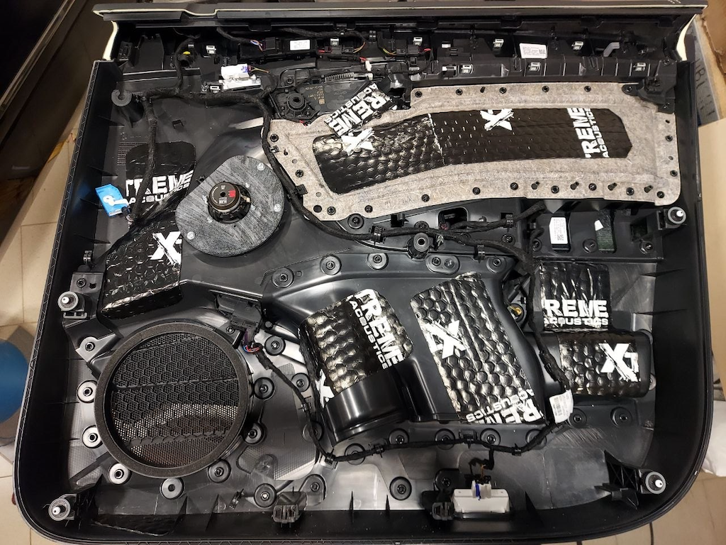 Улучшение автозвука VW Touareg