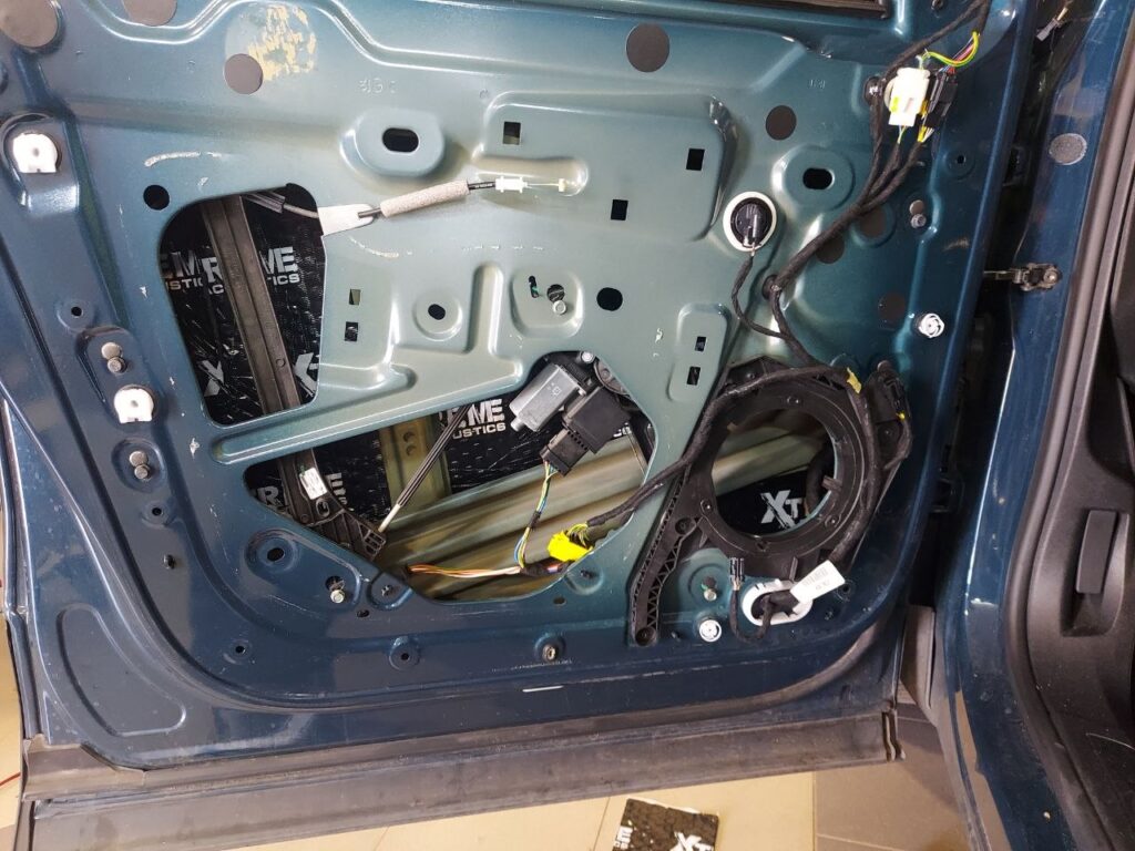 Бюджетный автозвук для Peugeot 5008 2021